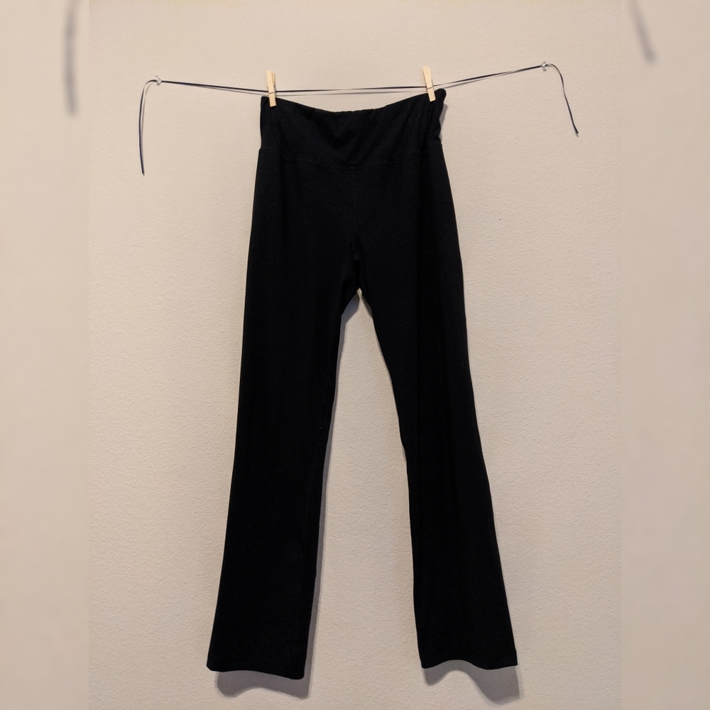 Black athletic leggings